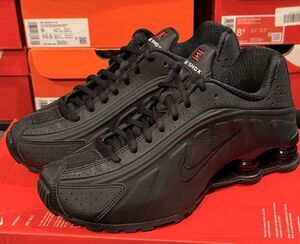 Authentic Nike Shox R4 Black Max Orange AR3565-004 Womens 6.5 Sneakers (099)